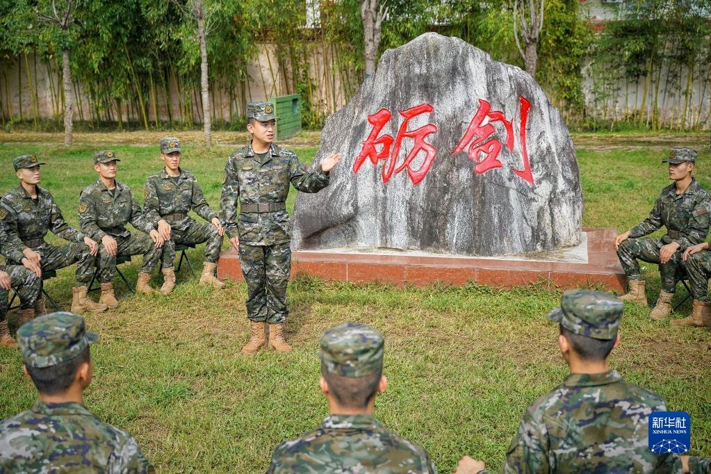 做一支党和人民永远信赖的英雄军队——解放军和武警部队认真学习、深刻领会党的二十大精神